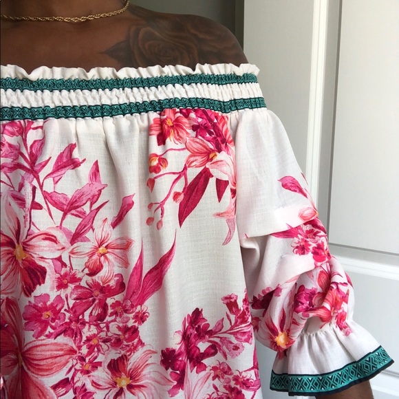 OFF THE SHOULDER - Picture 5 of 6